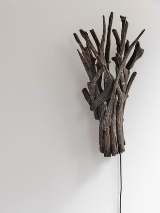 Large-ML-833444-Spot-wall-lamp-Black_sf1_DTP