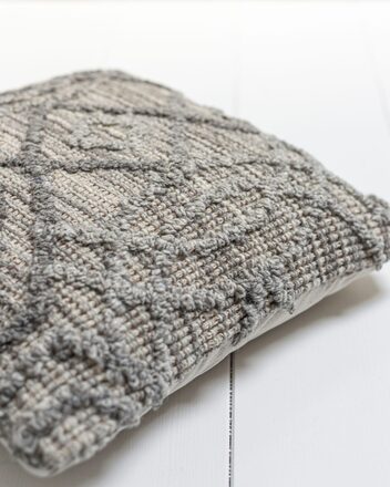 Large-ML-924530-Angel-cushion-Natural-Grey_detail1_DTP