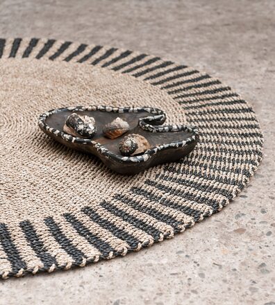 Large-ML-891865-Estrella-carpet-ML-430953-Coral-tray_sf1_DTP