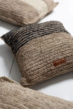 ML-920138-Toulon-cushion-square_sf1_DTP