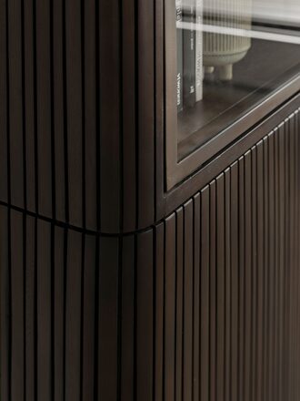 MR-365012-Maroon-showcase-2x3-doors_detail1_DTP