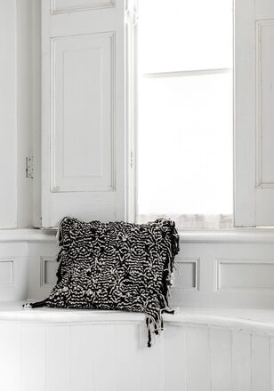 ML-920141-Zorro-cushion-square_sf1_DTP