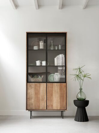 MP-204025-Metropole-showcase-small-ML-456001-Trophy-stool_sf1_DTP