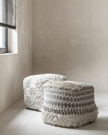 ML-927015-Quartz-pouf-Charcoal-Ivory-ML-927020-Aura-pouf-Grey_sf1_DTP