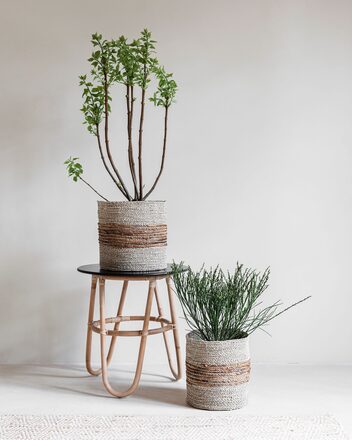 ML-530116-Carvoeiro-baskets-large-S2-ML-Buenavista-side-table-ML-Carnelian-carpet_sf1_DTP_3
