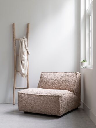 ML-582126-Cole-lounge-chair-curly-sand-ML-801900-Must-have-ladder_sf1_DTP_3